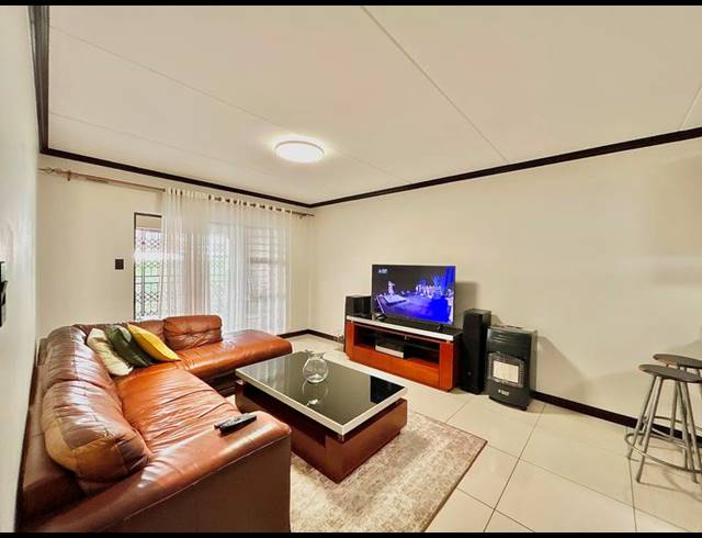 2 BEDROOM PROPERTY TO RENT IN BLUE HILLS